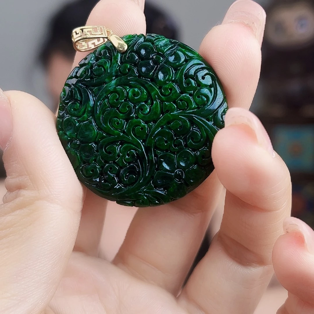 翡翠18K金镶嵌颈饰多样性