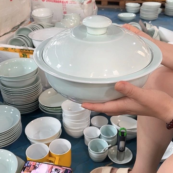 陶瓷青瓷品锅一个，微瑕包邮