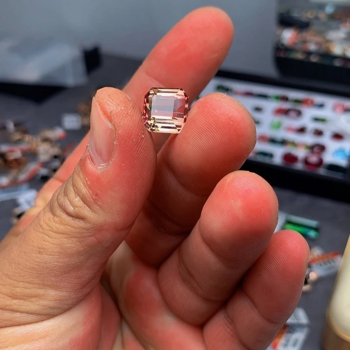 碧玺珠宝半成品未镶嵌一***?碧玺7.1克拉