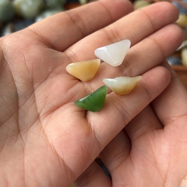 颈饰未镶嵌和田玉淡**初