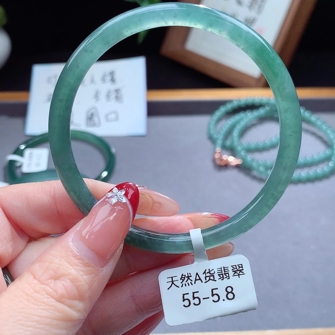 翡翠手镯（圆镯）未镶嵌