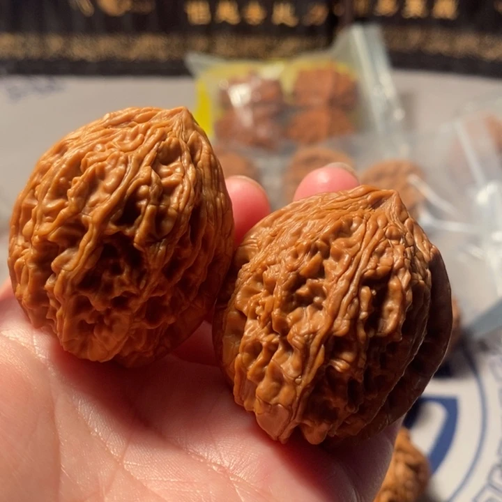 文玩核桃吊坠40石头粗筋