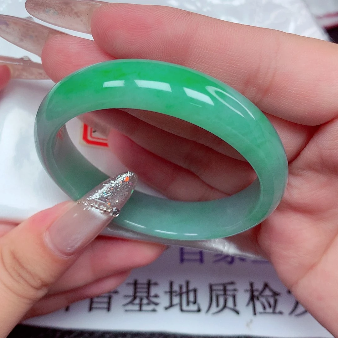 M***.翡翠手镯（贵妃镯）未镶嵌贵妃52.53