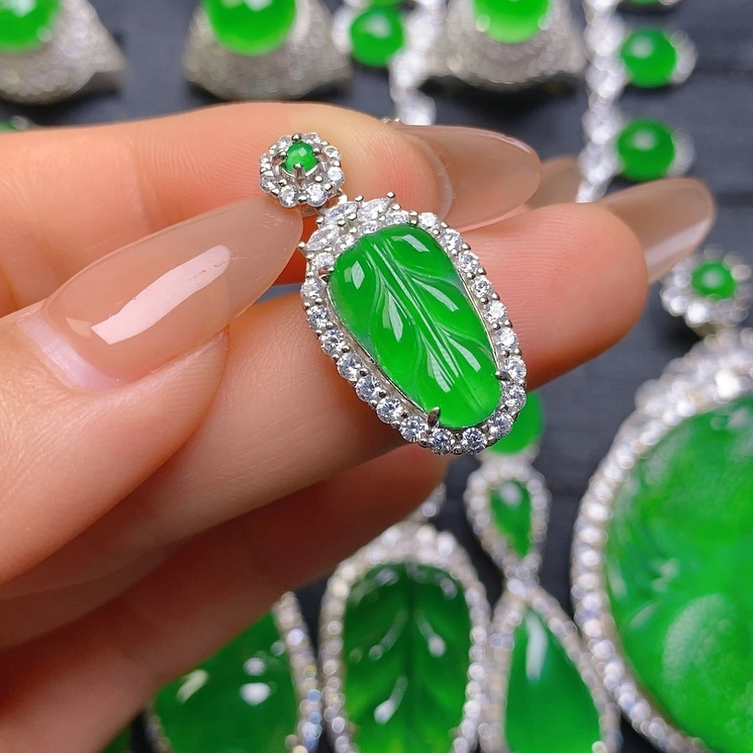 翡翠颈饰银S925镶嵌叶子