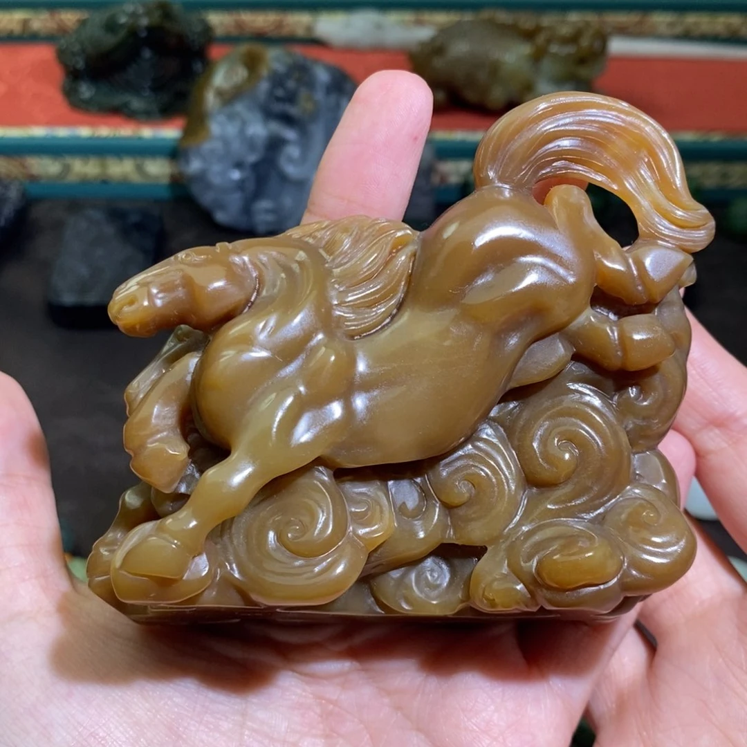 宙***斯和田玉未镶嵌颈饰