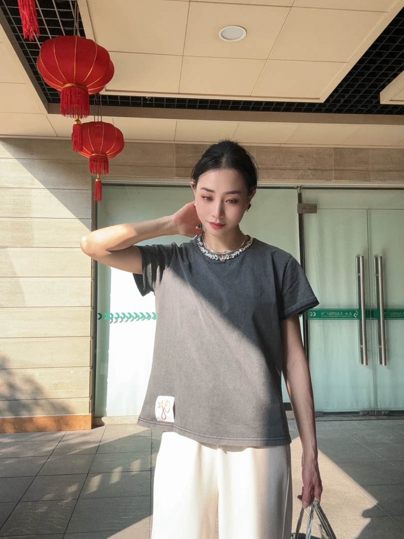 重工钉珠时尚圆领贴布短 袖T恤女百搭显瘦上衣