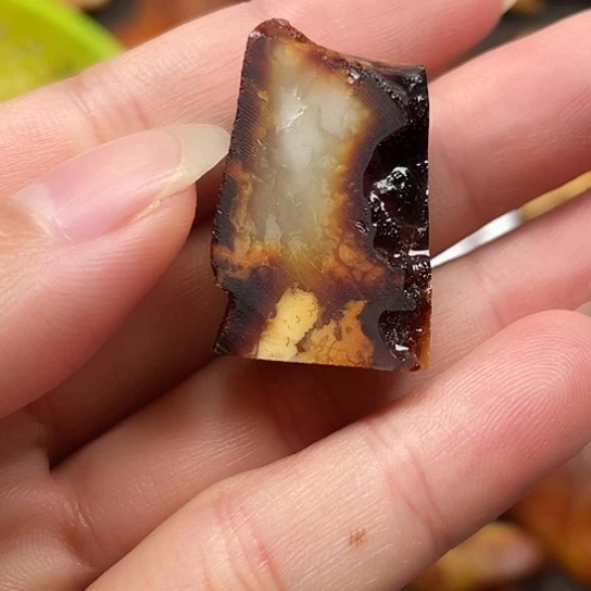 定制琥珀订制沁色妖