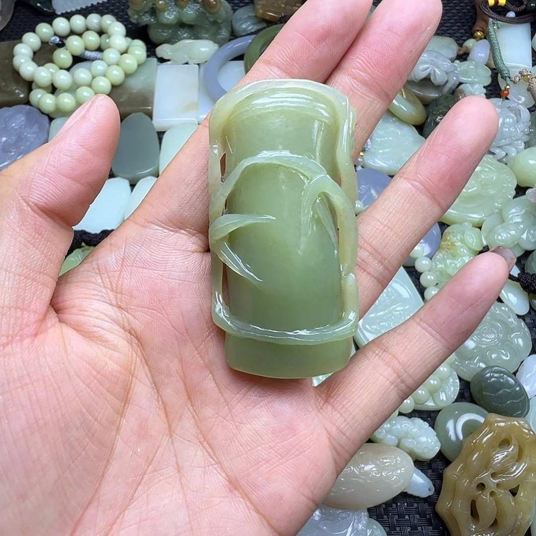 和田玉未镶嵌颈饰卡60