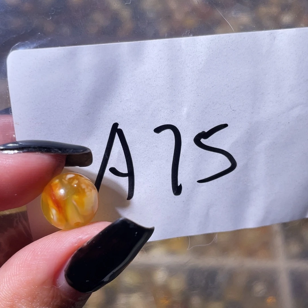 小***u未镶嵌琥珀裸石10.1福利