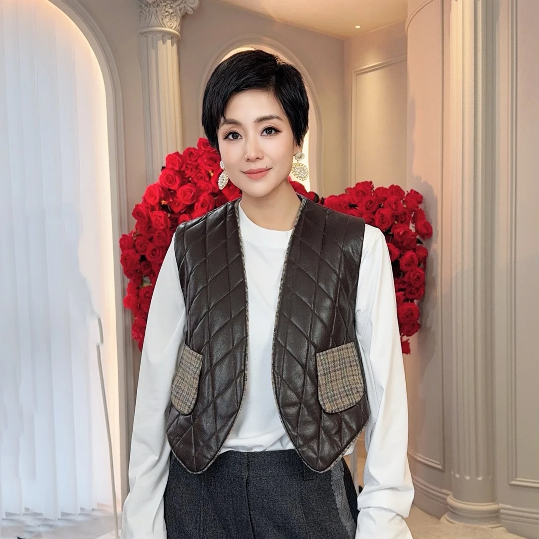 【顾文婷推荐】HZW 格纹拼接PU皮绗棉马甲 HZW223VE11005