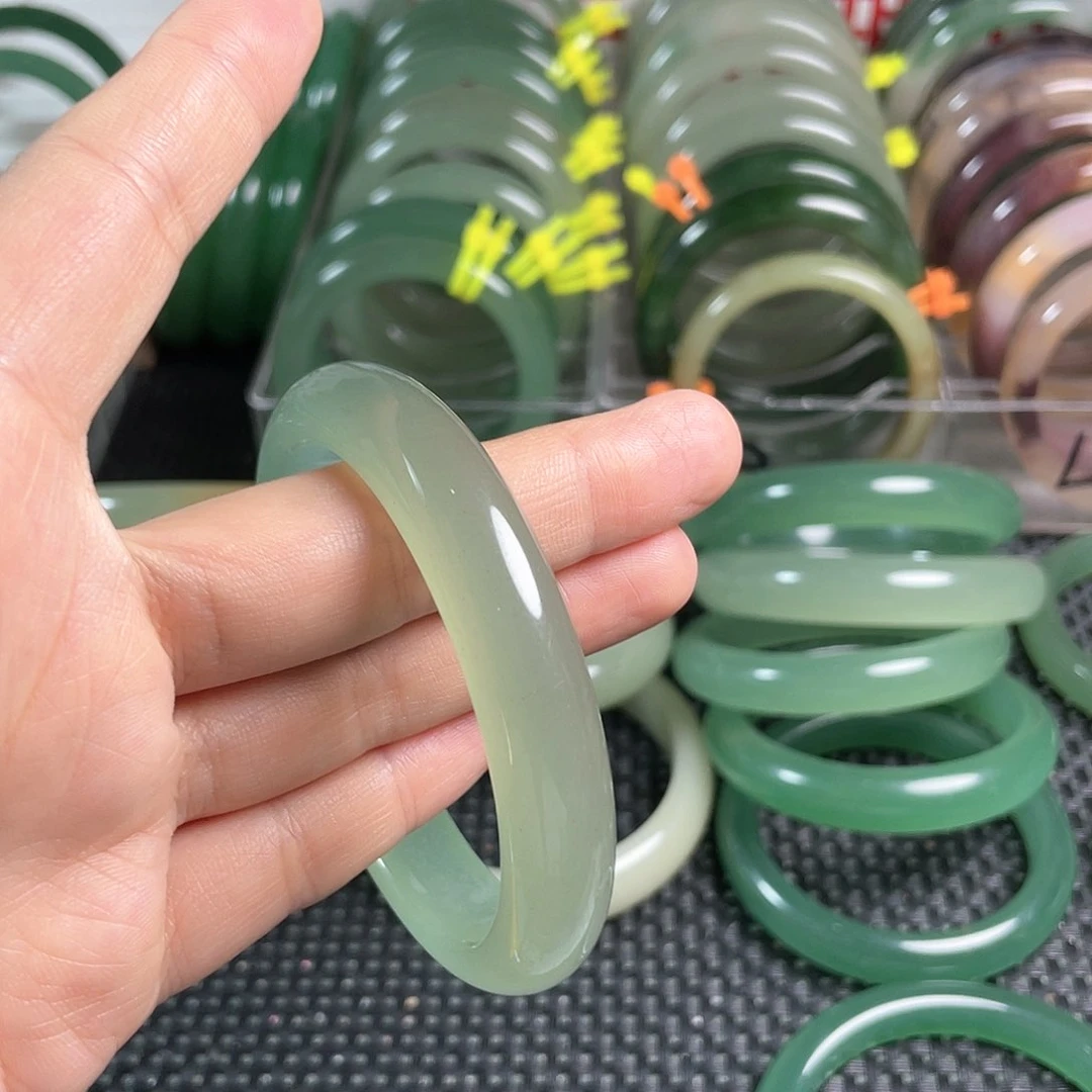 未镶嵌手镯石英质玉