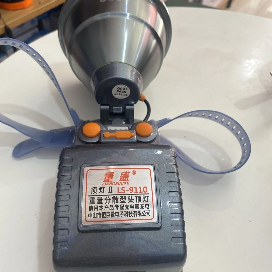 量盛9110头戴式大功率长时间照明头灯适合户外使用