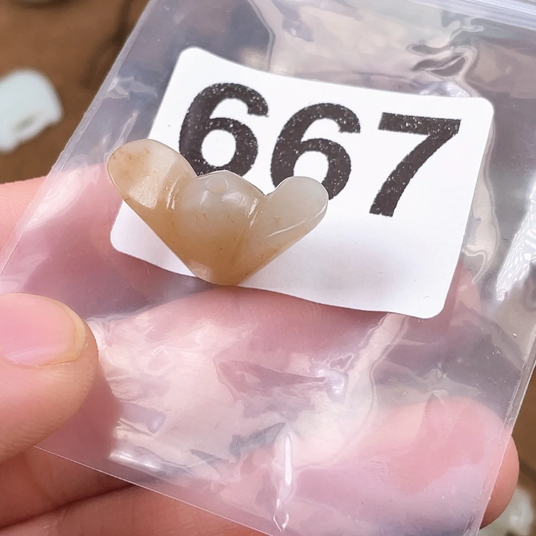 和田玉（糖玉）未镶嵌颈饰