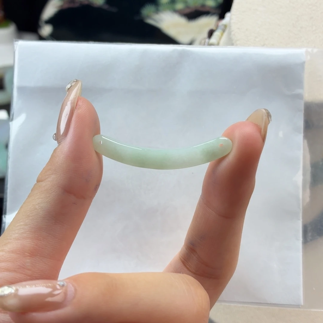 翡翠未镶嵌颈饰玉璜