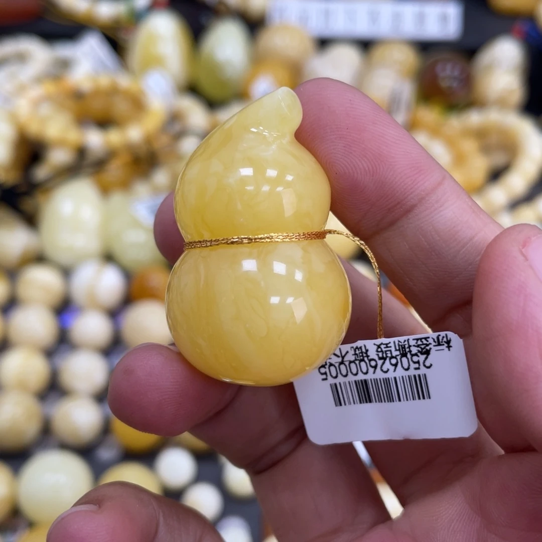 未镶嵌琥珀裸石39*25mm 瑕 葫芦