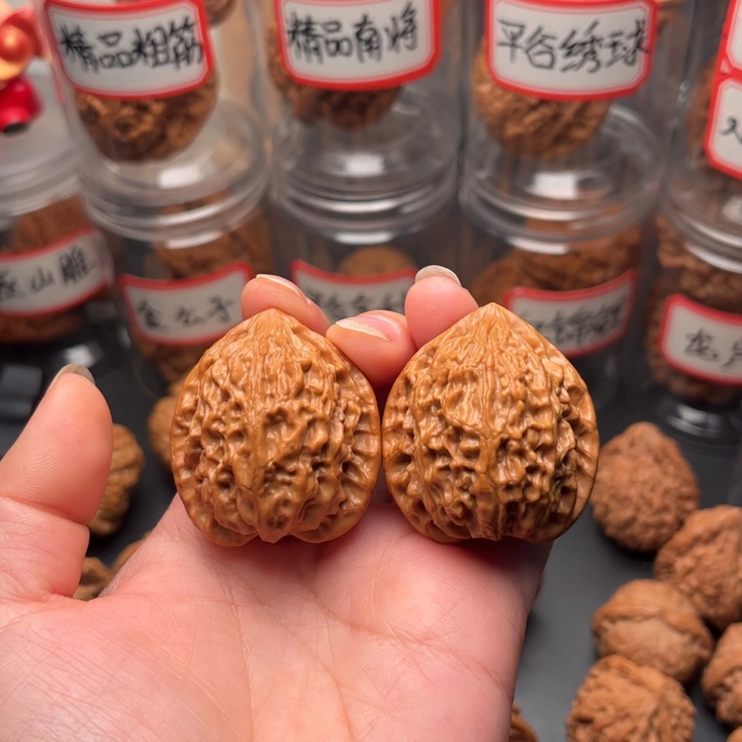 文玩核桃把件36.5小众金牛