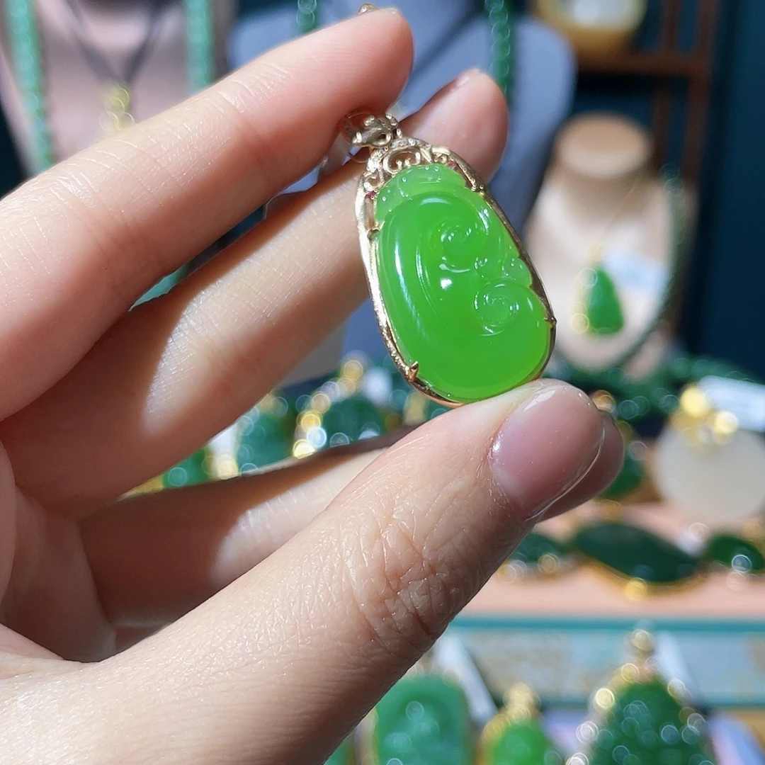 和田玉（碧玉）吊坠18K金镶嵌