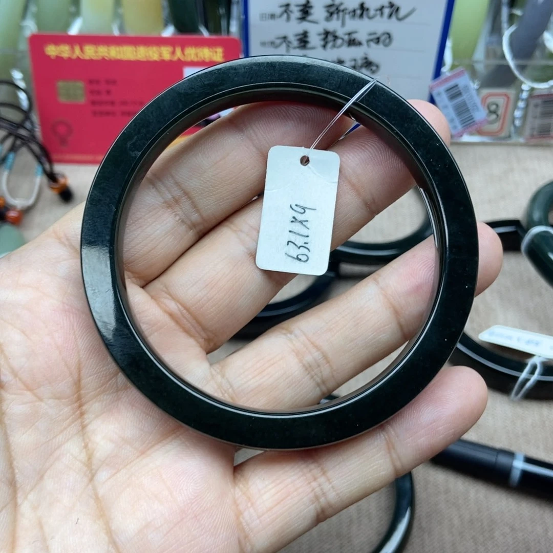 和田玉手镯未镶嵌三*