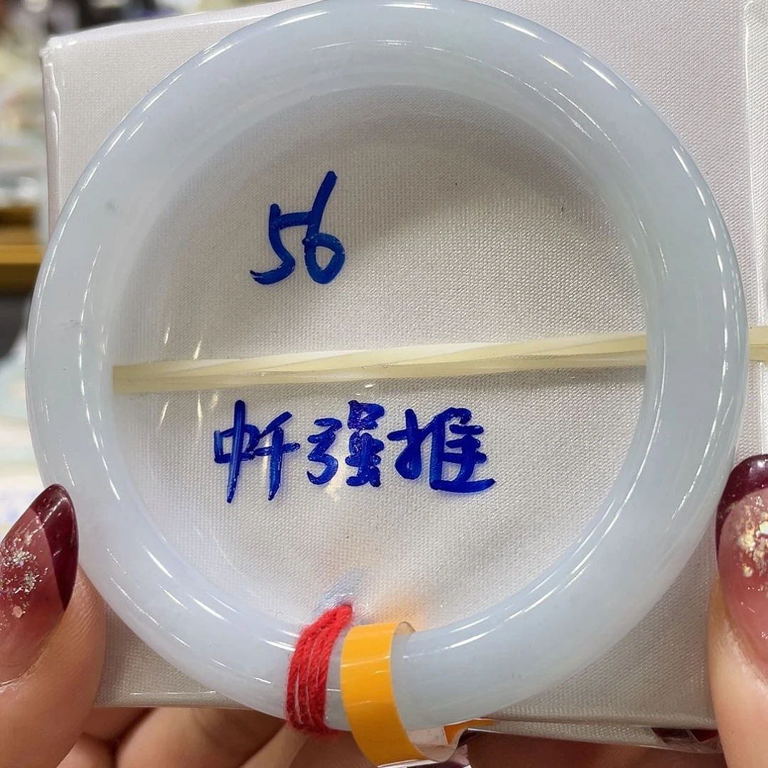 翡翠手镯未镶嵌翡翠手镯