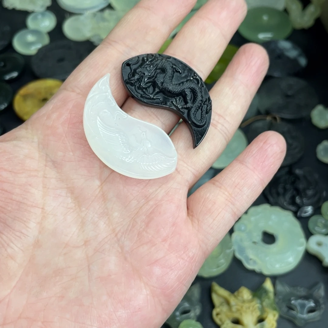 喜****岫玉未镶嵌颈饰龙凤