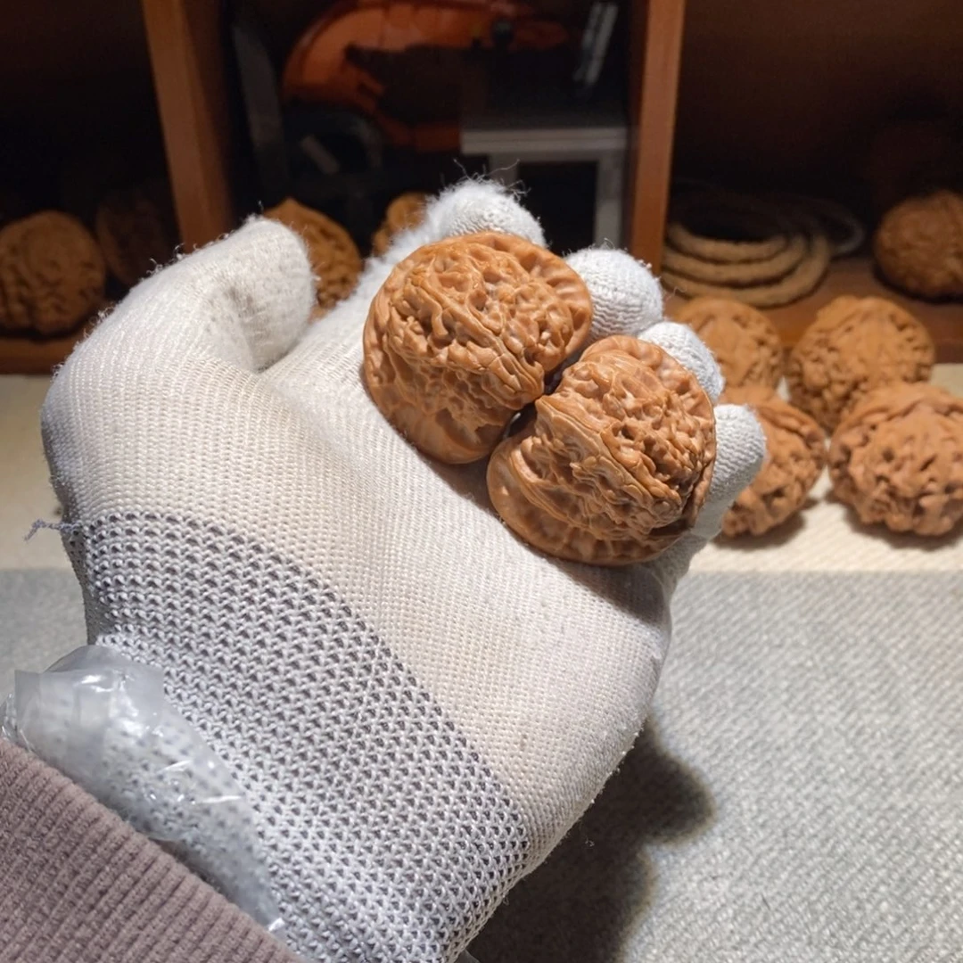 把件文玩核桃三角白B84