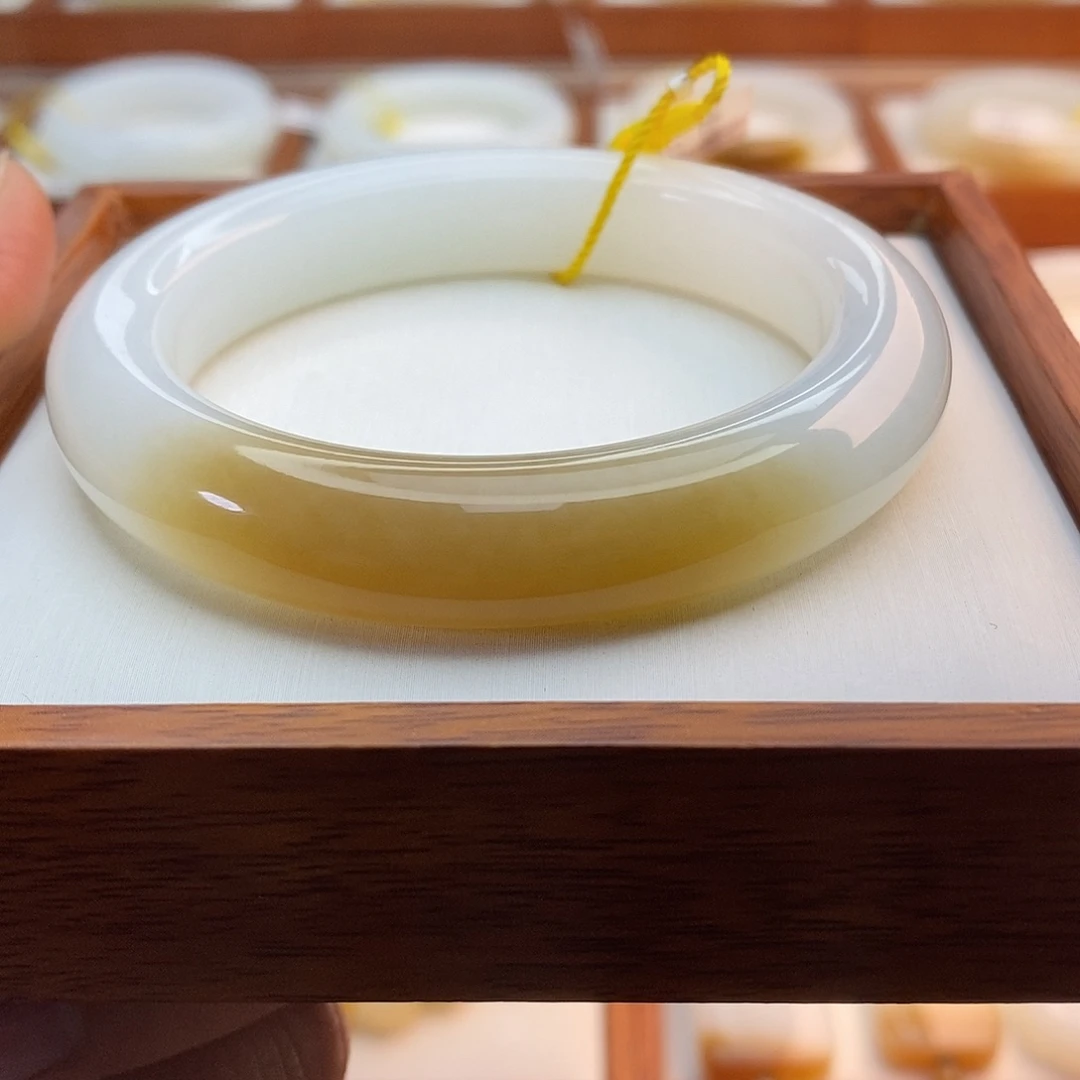 和田玉（糖玉）未镶嵌手链