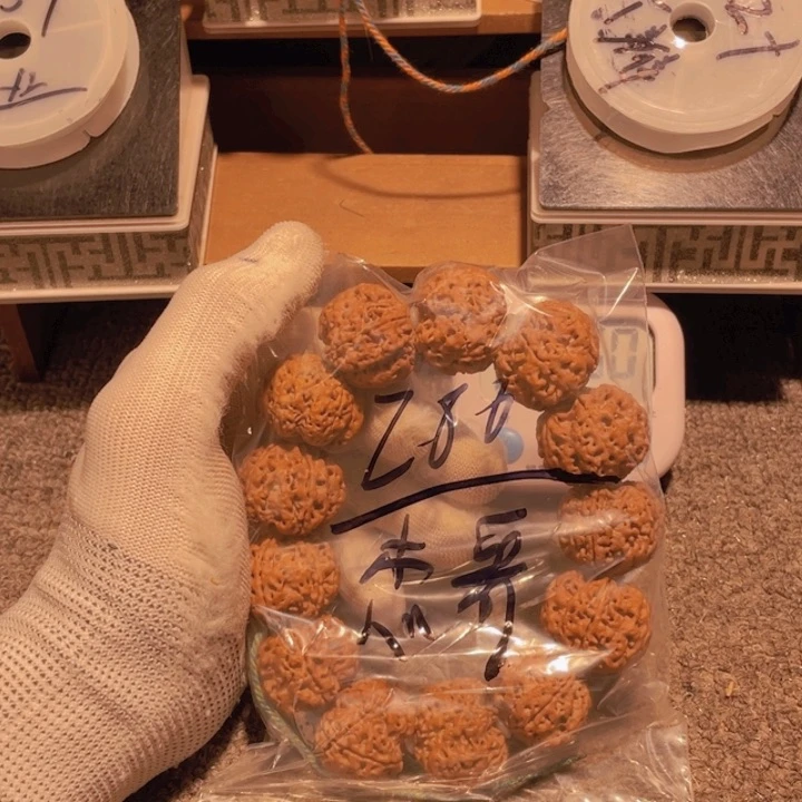 杰***哥金刚菩提吊坠我不在这里吃饭你吃