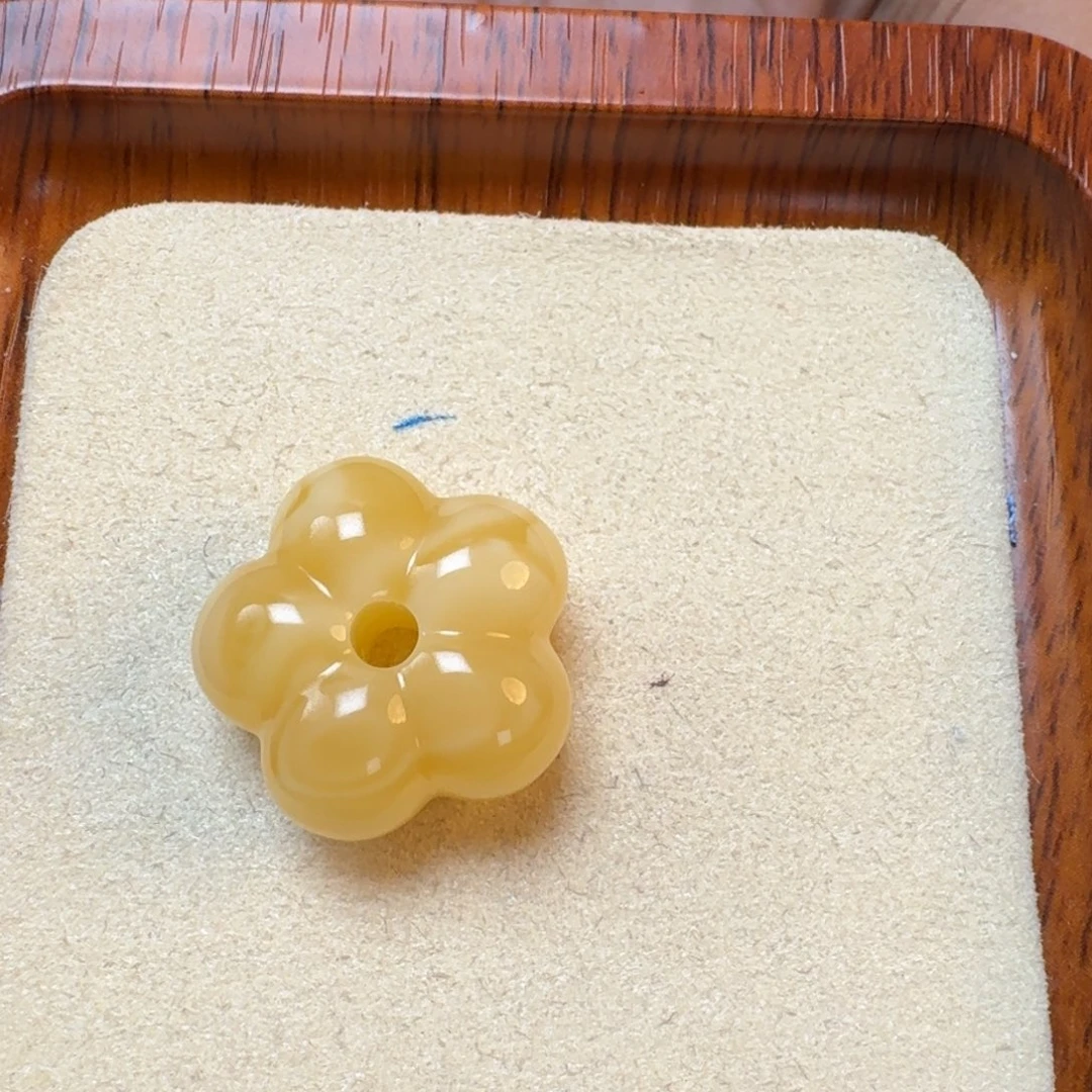 琥珀裸石未镶嵌琥珀