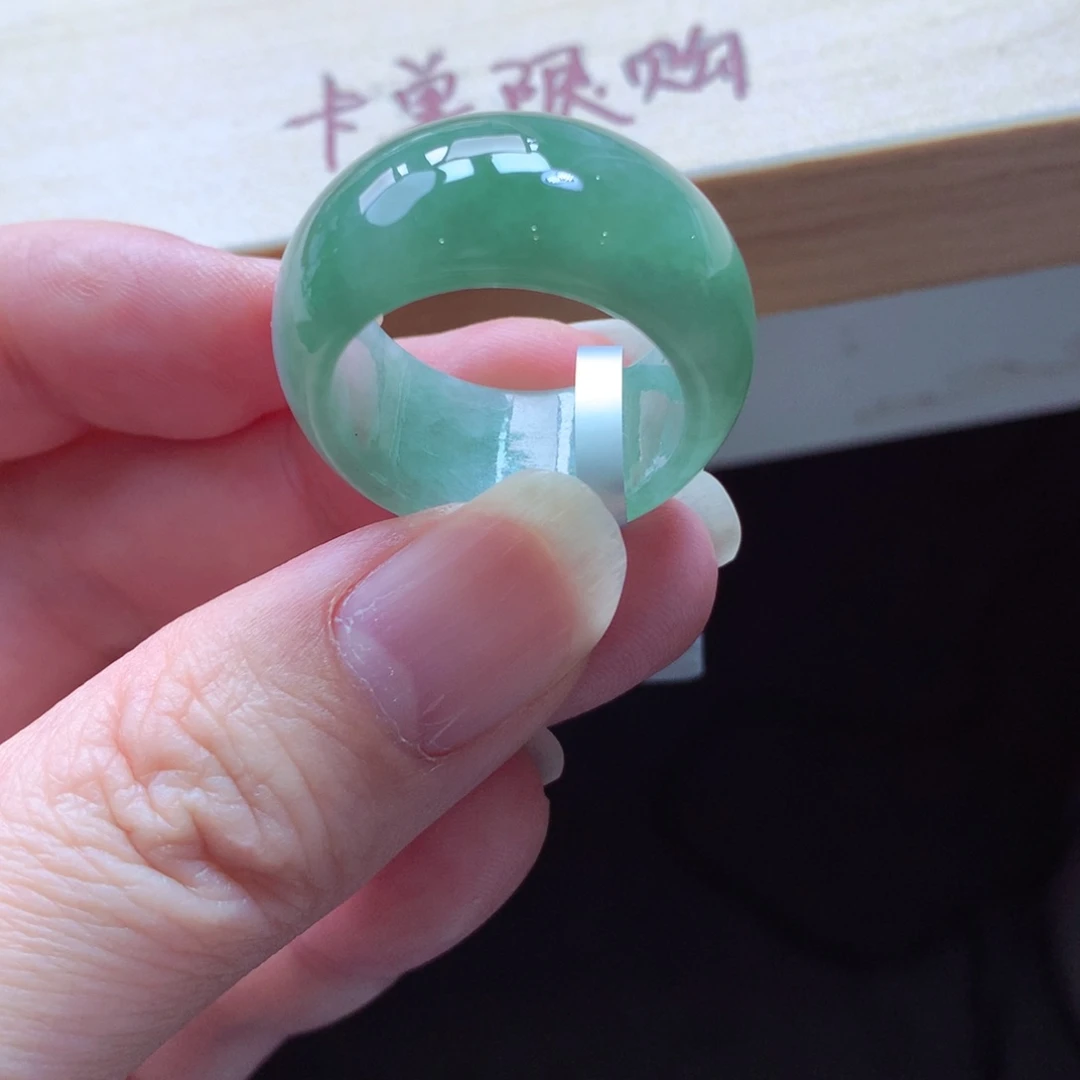 翡翠颈饰未镶嵌吊坠