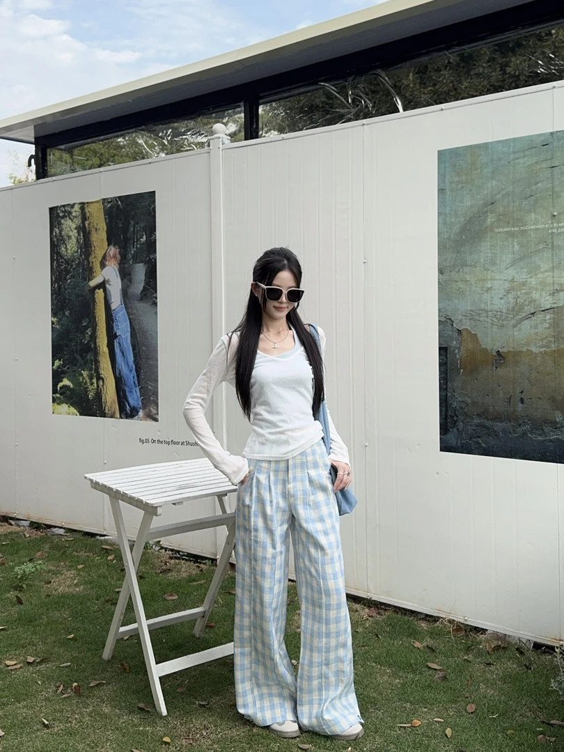 花花大掌柜【悸动心事】V领挂脖背心白色T恤+蓝色格子阔腿裤