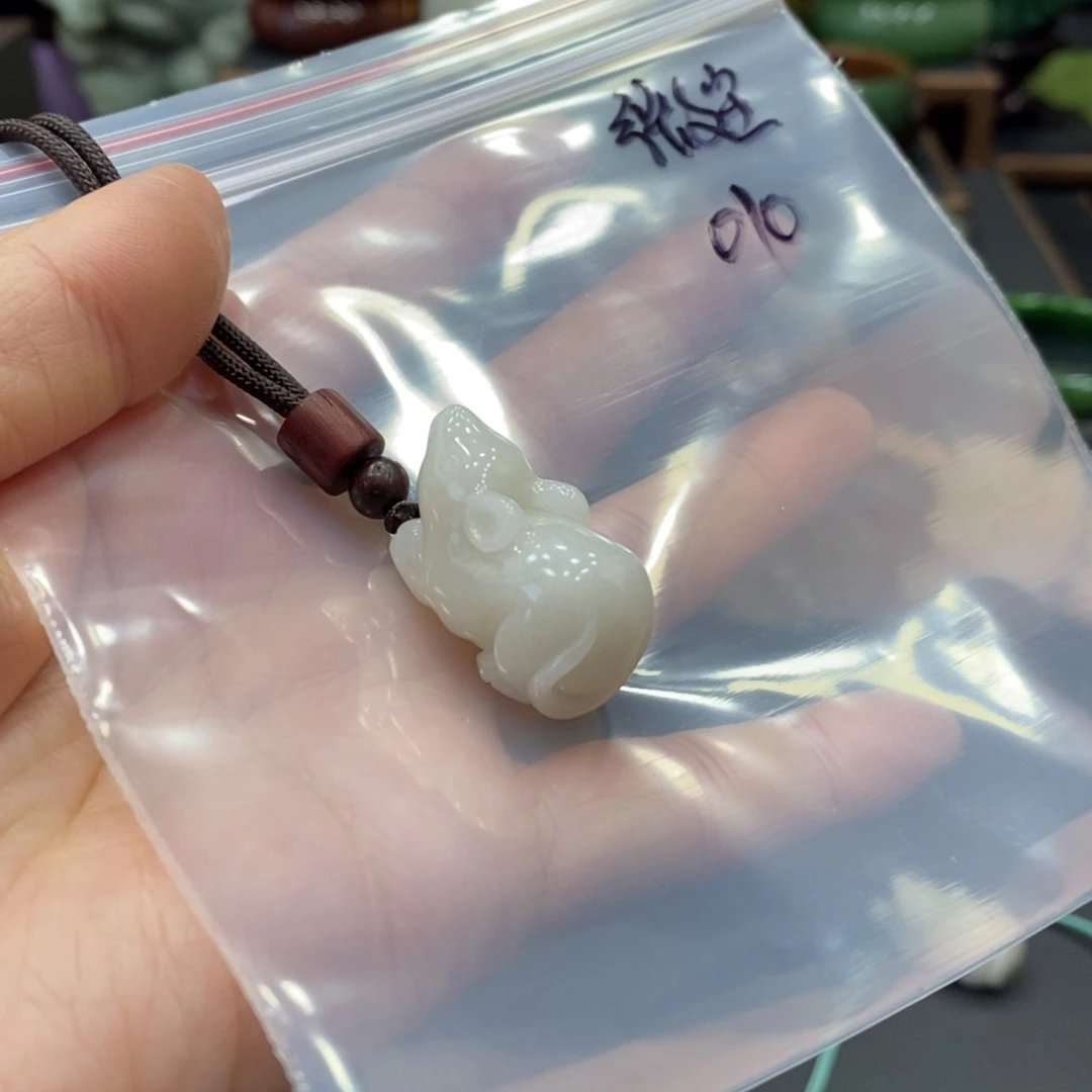石英质玉鼠吊坠未镶嵌微*