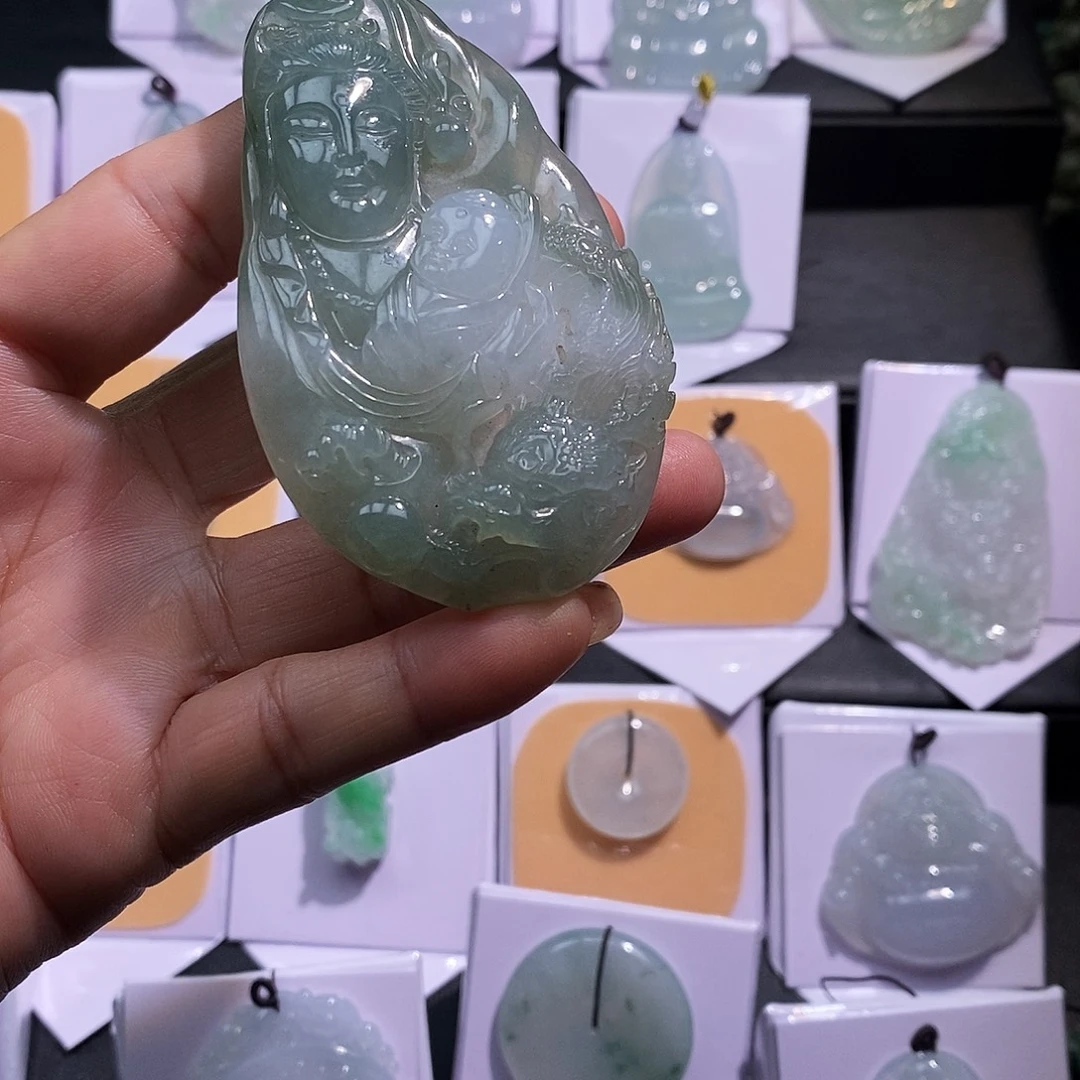 翡翠未镶嵌颈饰送子观音