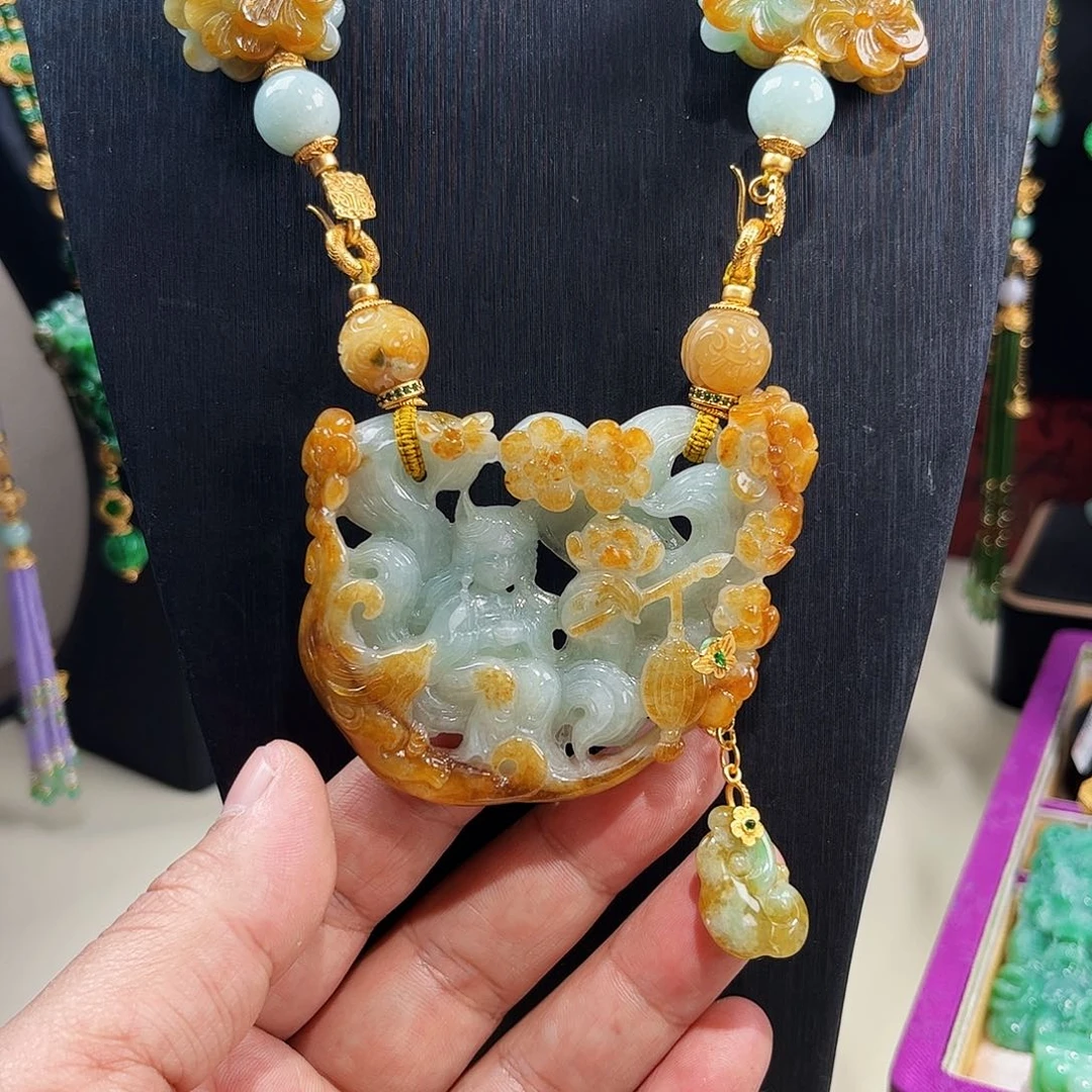 【闪购商品】翡翠吊坠(赠链)未镶嵌福利