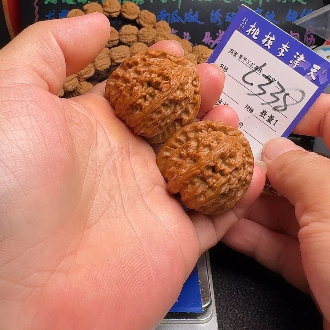 荣***哥文玩核桃把件40白狮子头
