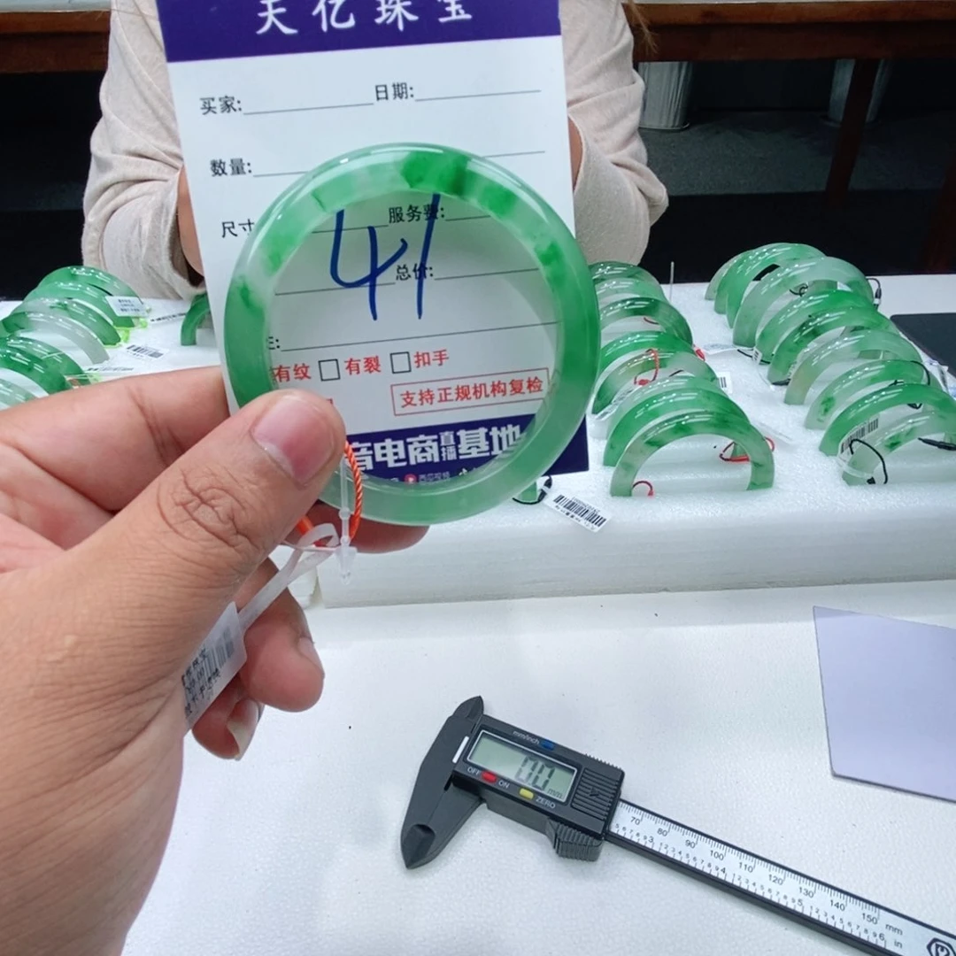 未镶嵌手镯石英质玉54