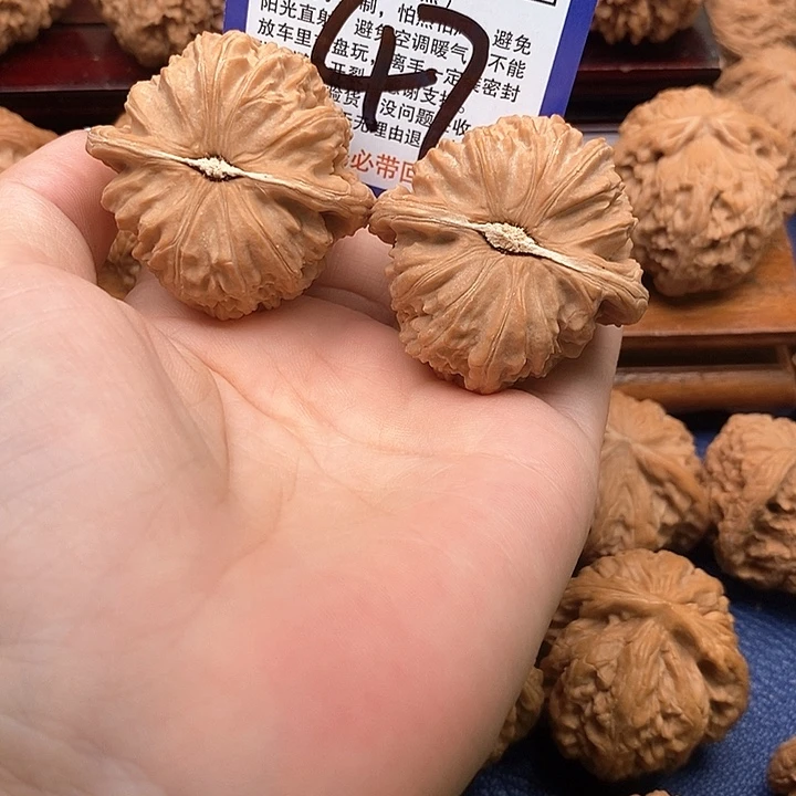 吊坠桃核白狮子头41