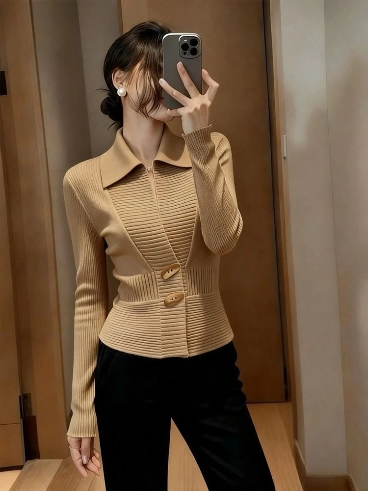 卡其色针织衫毛衣女秋冬新款高端设计感独特漂亮减龄气质掐腰上衣