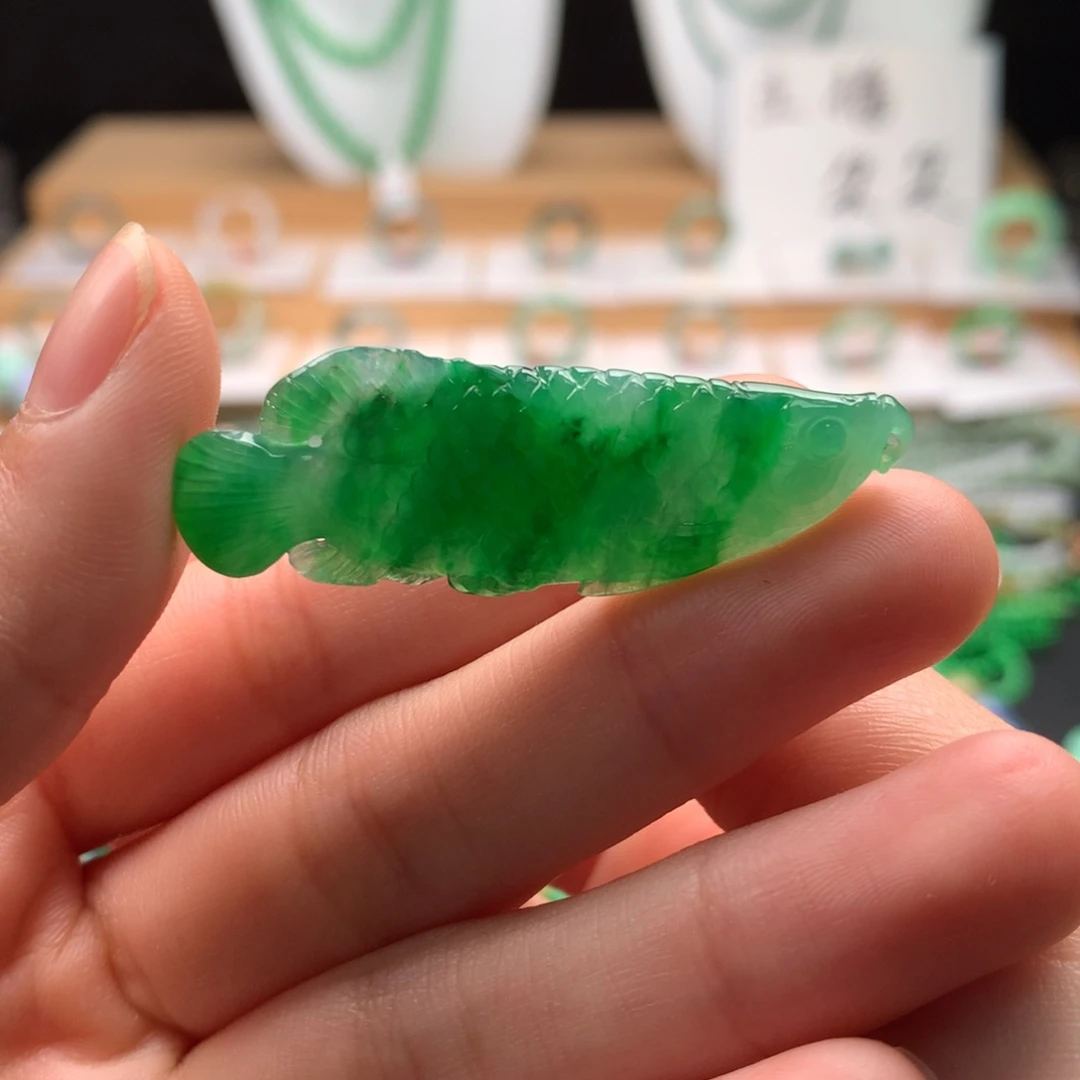 翡翠未镶嵌颈饰红*郎天然缅甸A货翡翠