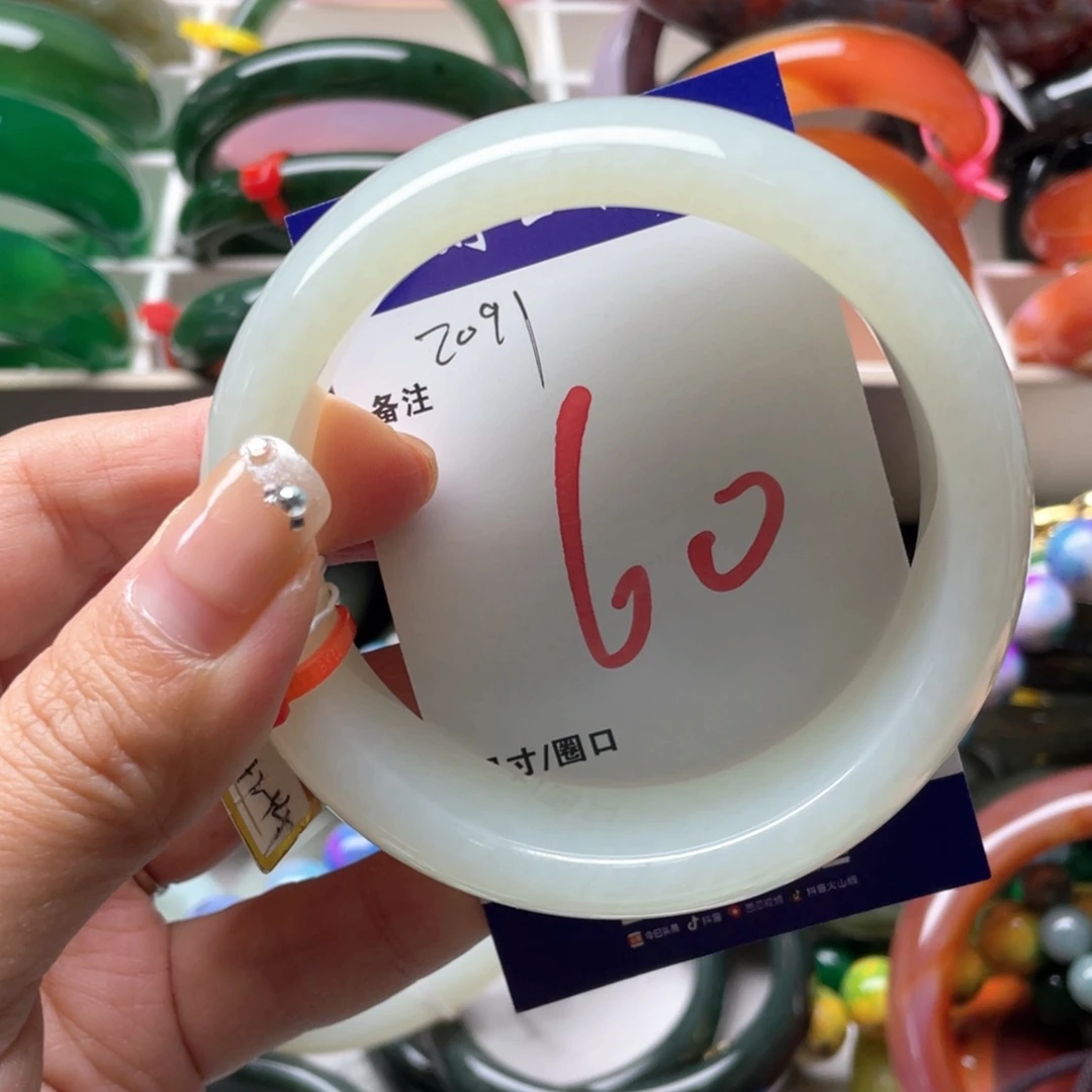 雅***仕和田玉未镶嵌手镯