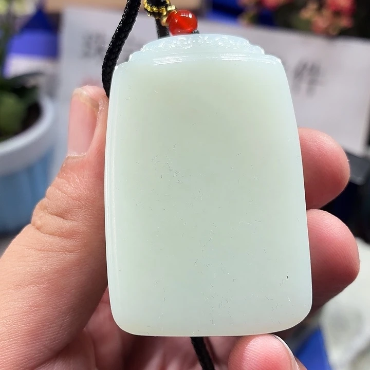 颈饰未镶嵌和田玉（糖玉）