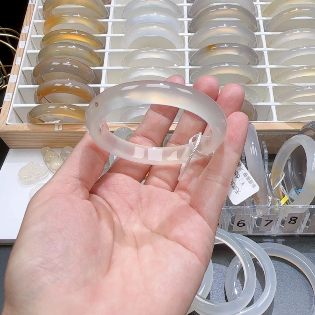 玛瑙/玉髓手镯未镶嵌6201