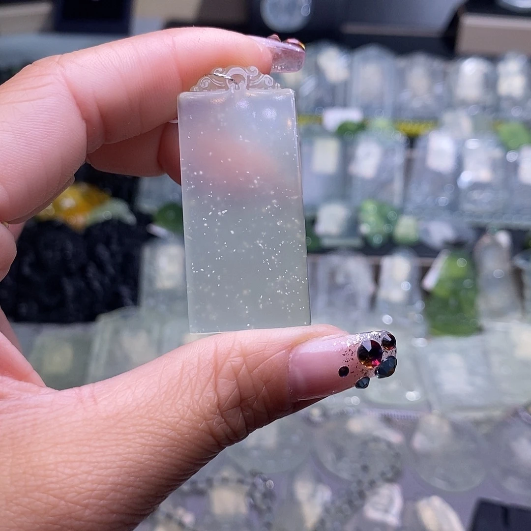 蛇纹石玉颈饰未镶嵌小**嘻