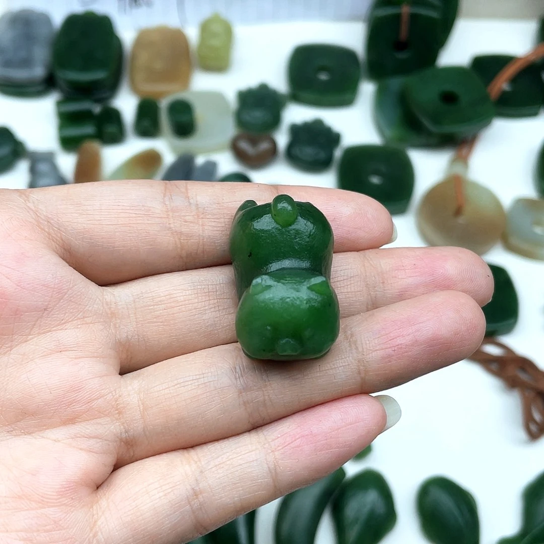 颈饰未镶嵌和田玉邻**孩