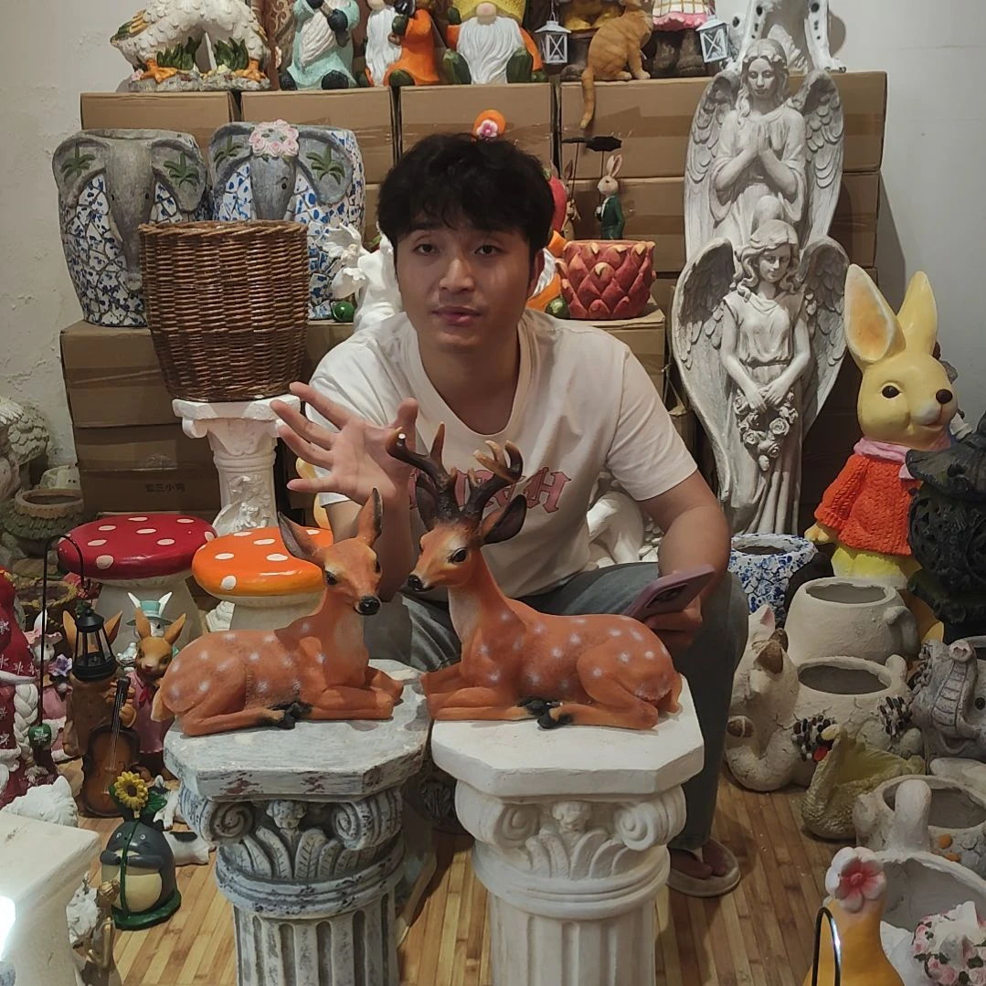 合成树脂梅花鹿一对