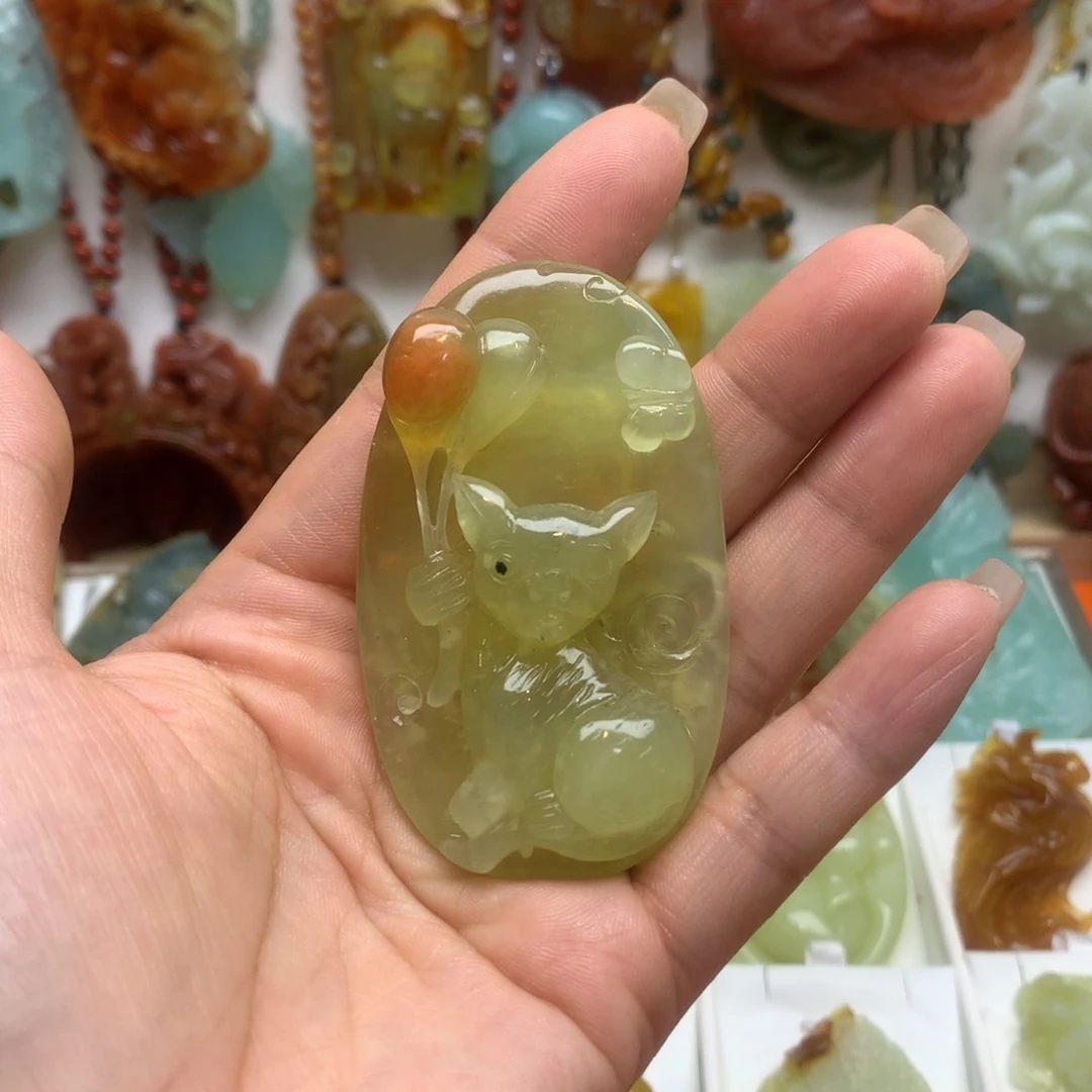 蛇纹石玉颈饰未镶嵌