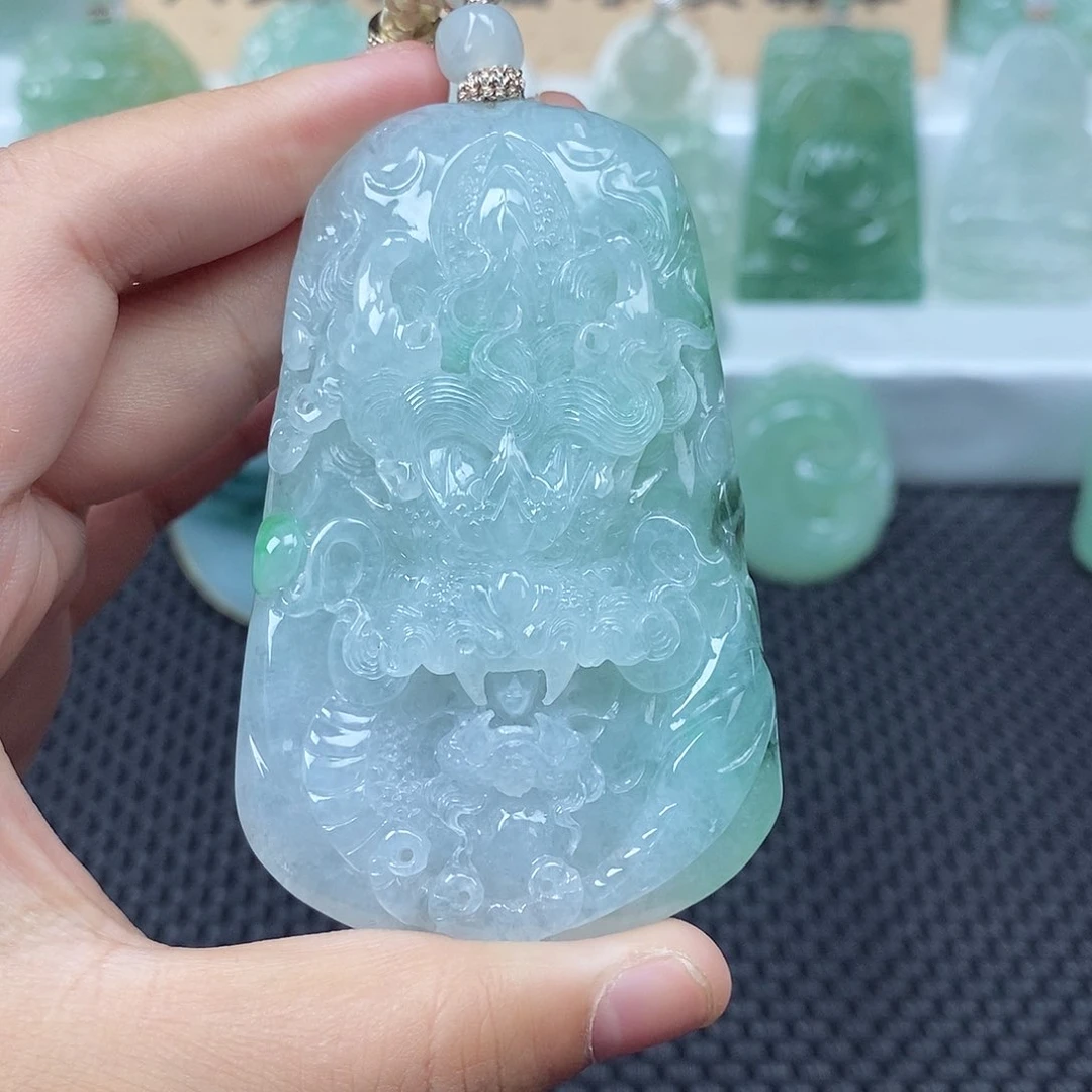 小***哥翡翠未镶嵌颈饰翡翠