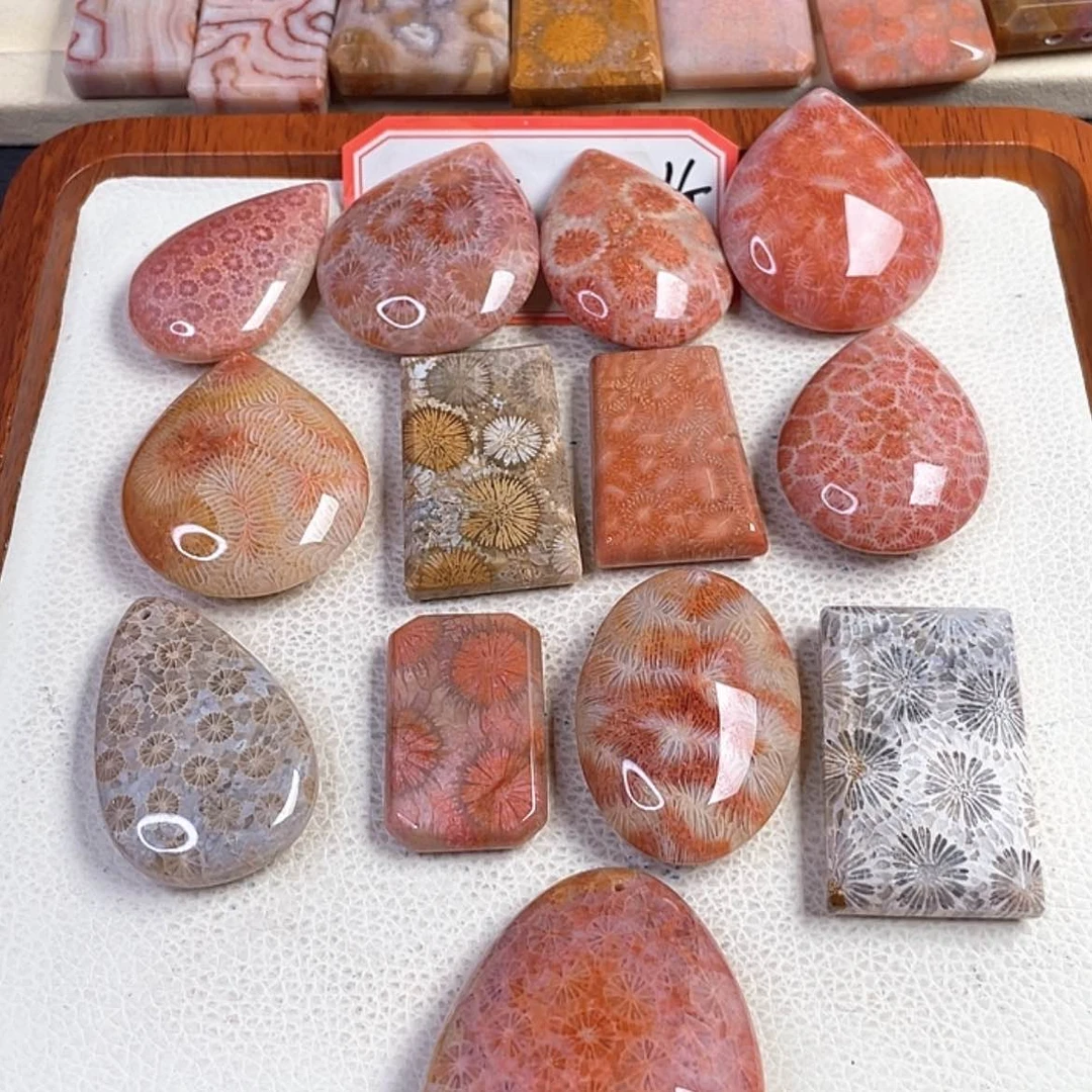 【闪购商品】硅化玉吊坠(赠链)未镶嵌春**月