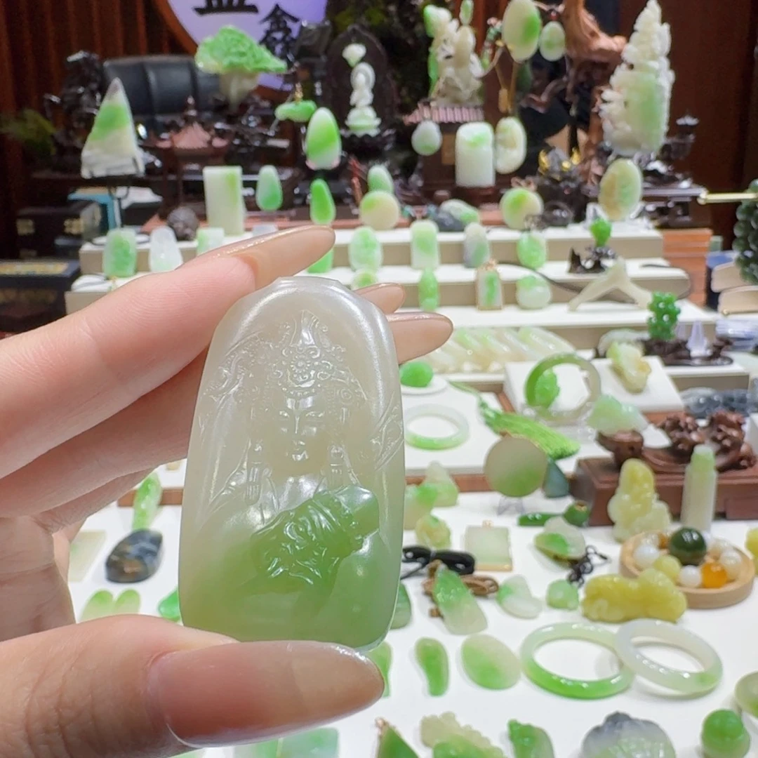 和田玉（翠青玉）未镶嵌挂件翠青扎基拉姆