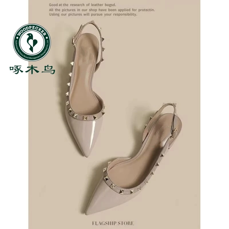 啄木鸟铆钉厚底单鞋女2025夏季新款粗跟尖头裸色法式漆皮包头凉鞋