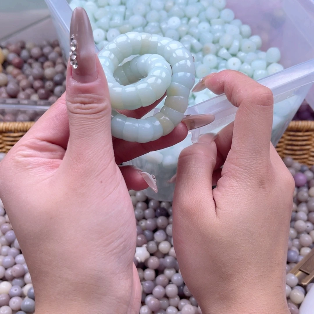 白玉菩提吊坠z12mm50+20颗。微瑕福利